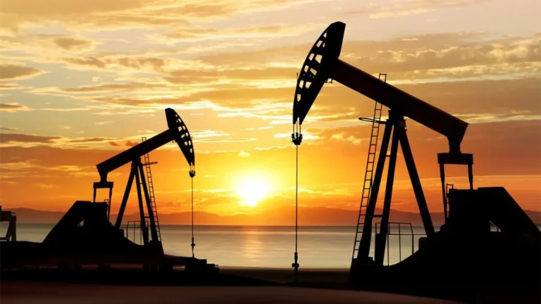 El petróleo de Texas supera los 92 dólares el barril por primera vez desde 2022