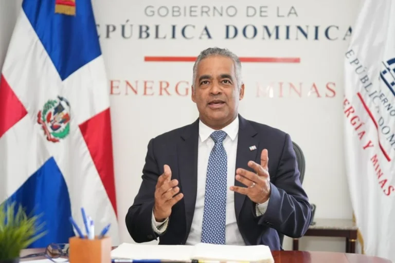 El ministro Joel Santos asume conducción estratégica del sector eléctrico y presidencia del CUED