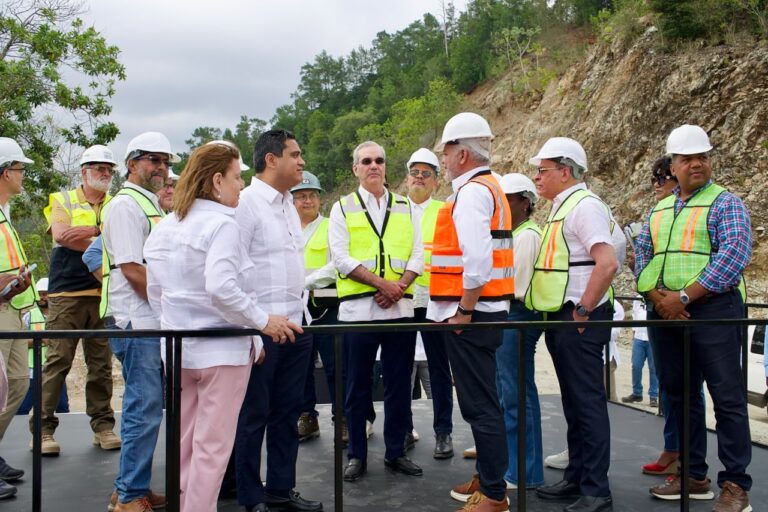 Presidente Abinader supervisa avances en la presa de Guaigüí, La Vega, cuyos trabajos se reiniciaron en 2025 tras haber iniciado hace más de 20 años