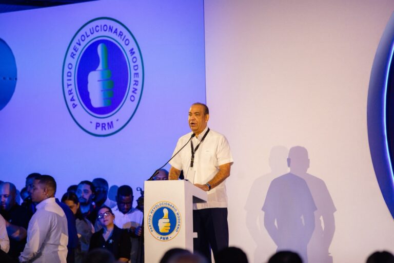 Deligne Ascención asume vicepresidencia ejecutiva del PRM