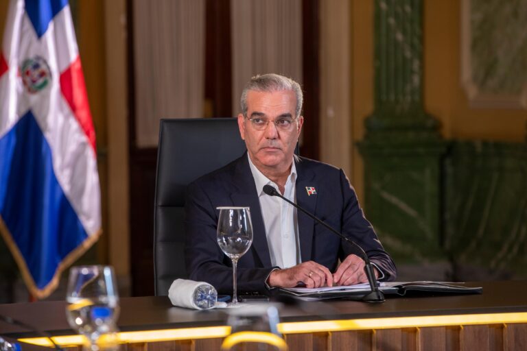 El Gobierno mantiene congelada la tarifa eléctrica y refuerza subsidios para proteger el bolsillo de los dominicanos