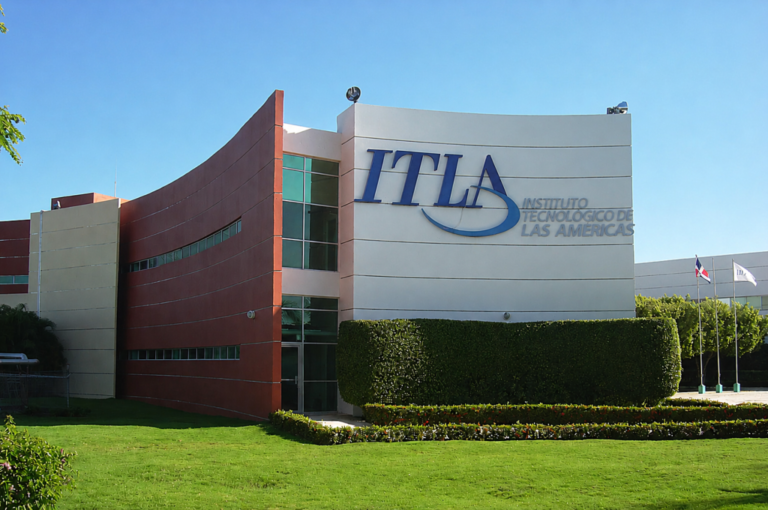  ITLA entrega 118 becas de educación superior