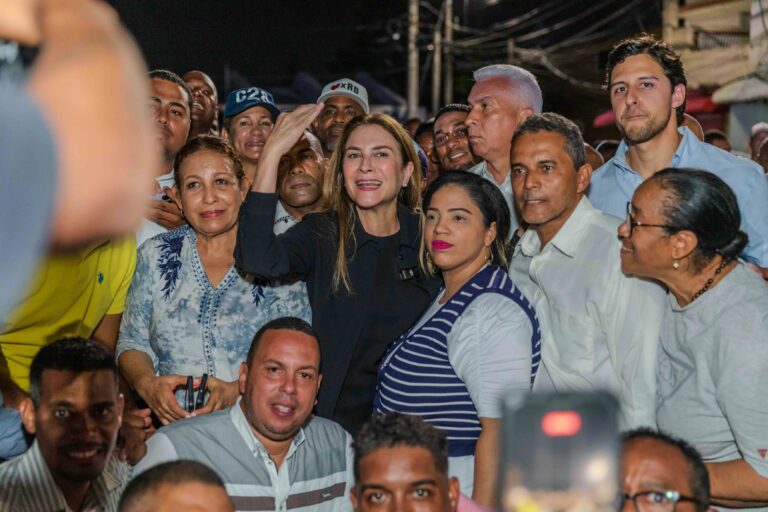 Carolina mejora seguridad en seis subsectores de Cristo Rey con la entrega de 356 luminarias LED instaladas