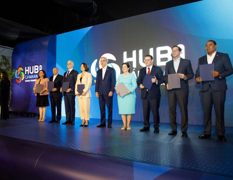 Gobierno dominicano y Amazon Web Services lanzan programa de 50 mil becas para capacitar en inteligencia artificial y computación en la nube