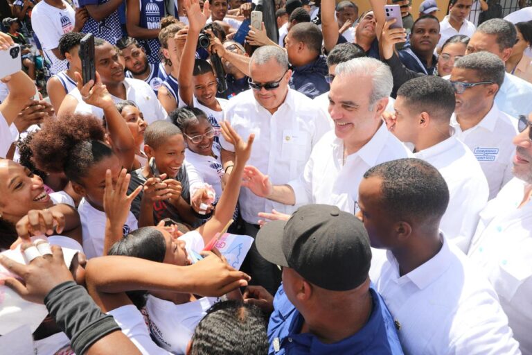 Presidente Abinader llevará nuevas obras y oportunidades de desarrollo a Peravia y San Cristóbal este fin de semana, tras participar en acto de graduación en el Distrito Nacional