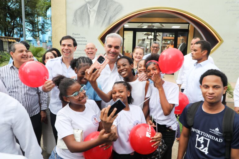 Presidente Abinader destaca gran acogida de la Feria Internacional del Libro 2026 e invita a niños y jóvenes a cultivar el hábito de la lectura
