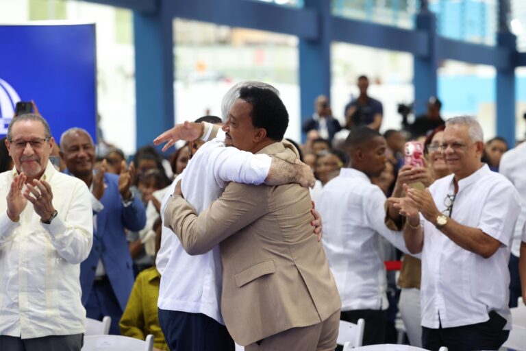 Durante inauguración de Complejo Educativo y Deportivo Pedro Martínez, el ex lanzador de Grandes Ligas destacó que tras tocar las puertas de varias gestiones de gobierno, el presidente Luis Abinader fue el único que apoyó el proyecto desde el inicio