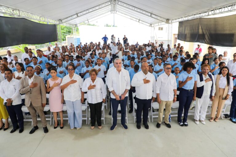 Presidente Abinader entrega el Centro Educativo Minerva Guzmán en Pedro Brand con 23 aulas y capacidad para 960 niños