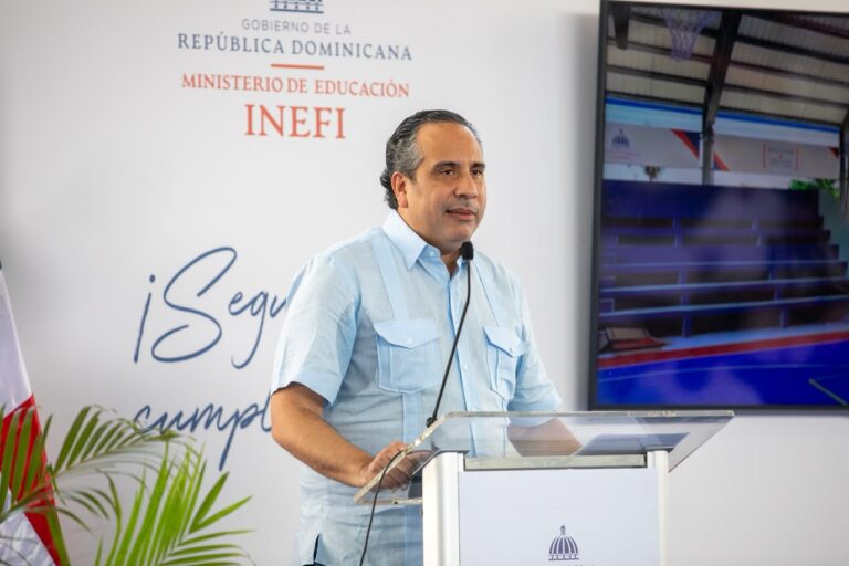 Presidente Abinader inaugura techados del polideportivo del Club Los Restauradores y del Instituto Tecnológico Fabio Amable Mota en Los Mina Sur
