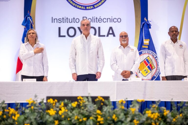 El rector del Instituto Politécnico Loyola, padre José Victoriano, destacó este sábado los aportes del presidente Abinader al desarrollo de la República Dominicana y la importancia de fortalecer la formación técnica.
