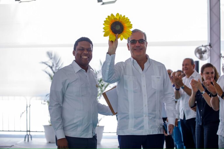 “Esta obra representa la atención directa del Estado, el Gobierno lo prometió y lo cumplió” expresan comunitarios de Los Girasoles durante inauguración primera etapa saneamiento de cañada