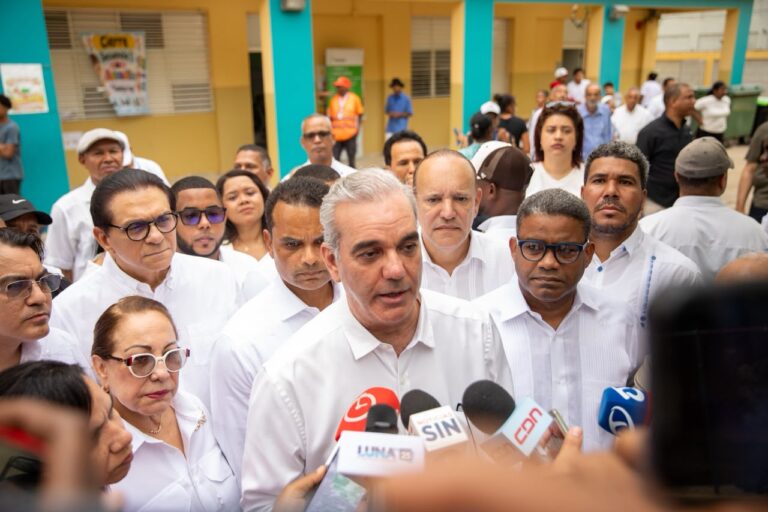 Presidente Luis Abinader: El Gobierno está en sesión permanente para garantizar la seguridad del pueblo dominicano ante situación en Haití”