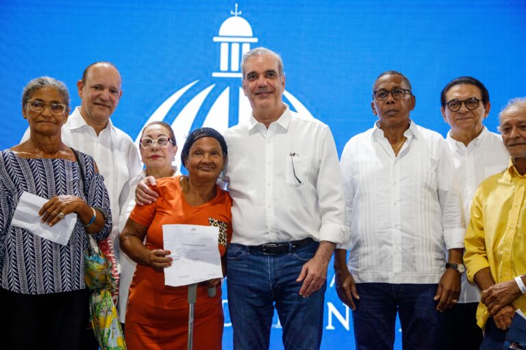 Más de 9 mil hogares en Santiago son impactados con entrega de enseres, soluciones habitacionales y asistencia alimentaria a familias vulnerables